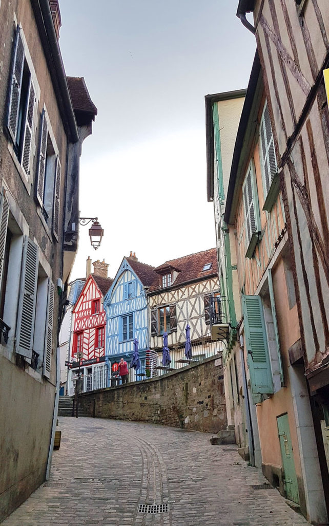 Frankreich Auxerre Sehenswürdigkeiten Rue de Yonne