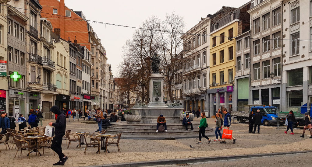 Belgien Lüttich Liege Jungfrauenbrunnen