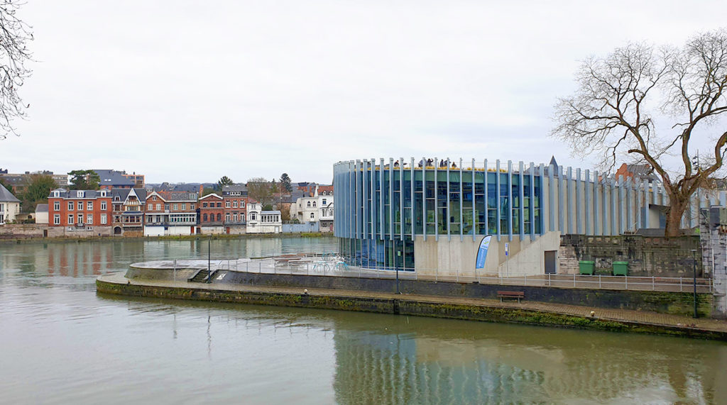 Moderne Landzunge Grognon in Namur mit dem Pavillon-Gebäude Le NID am Zusammenfluss von Sambre und Maas