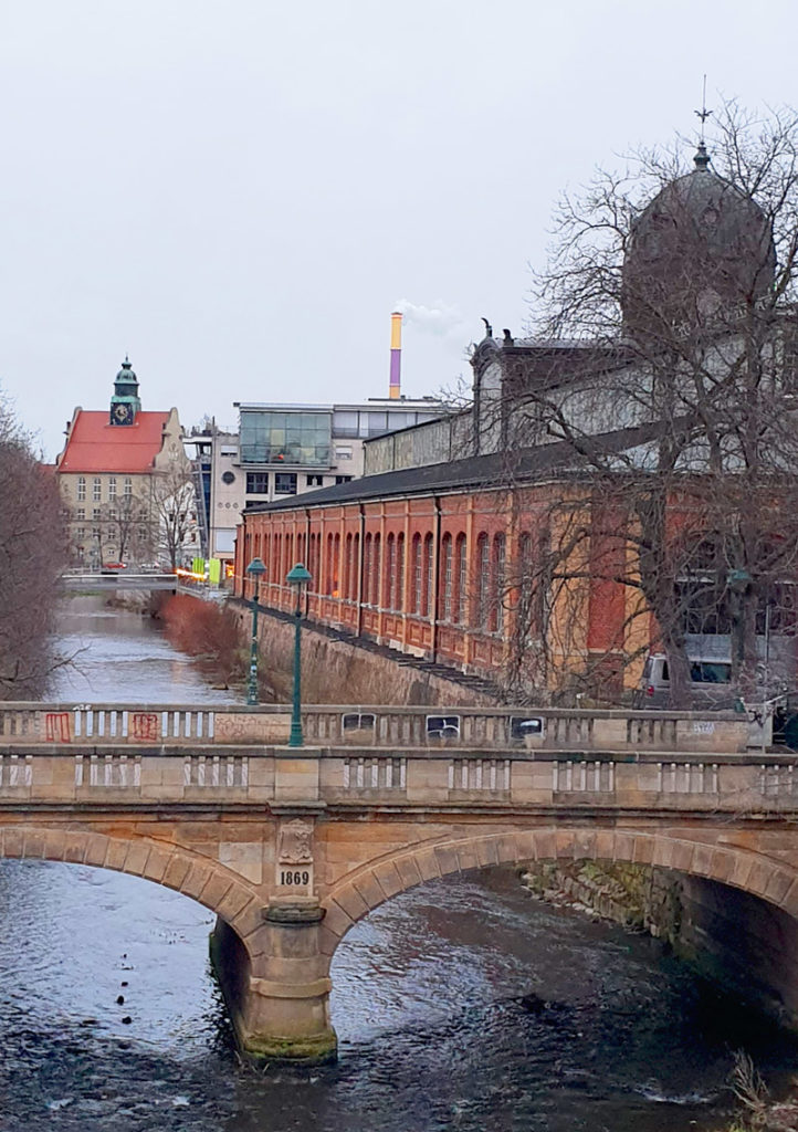 Deutschland Reisetipps Sehenswürdigkeiten Chemnitz Fluss und Heizungsturm Lulatsch