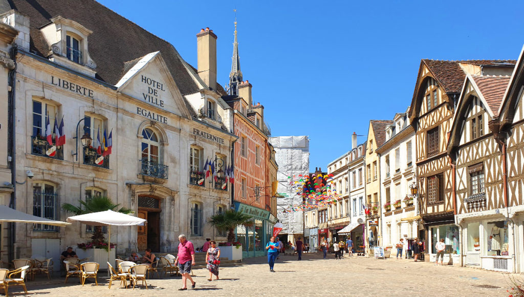 Frankreich Auxerre Sehenswürdigkeit Place de l'Hôtel de Ville