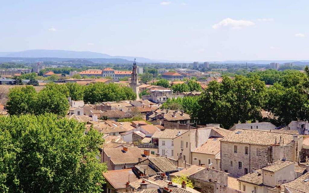 Ausblick über die Dächer von Avignon vom Stadtpark Jardin des Doms