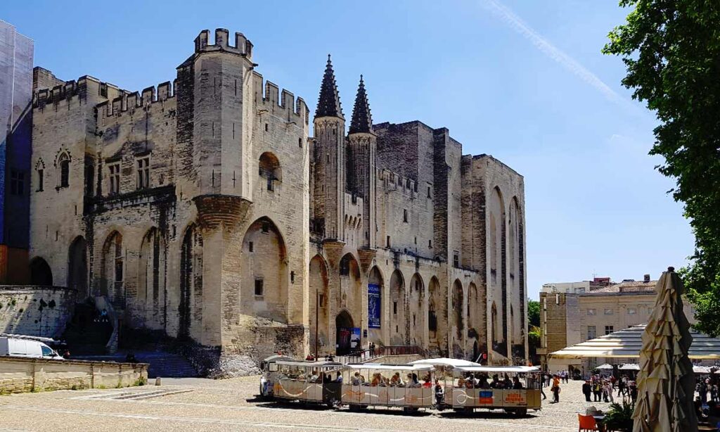 Hauptattraktion in Avignon - der Papstpalast