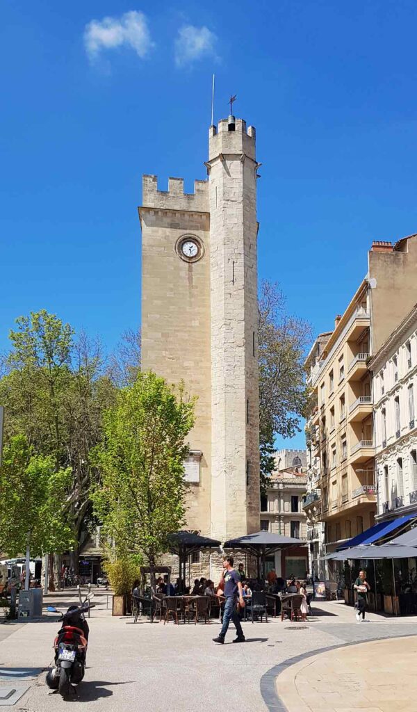 Tour Saint-Jean - eine mittelalterliche Sehenswürdigkeit in Avignon