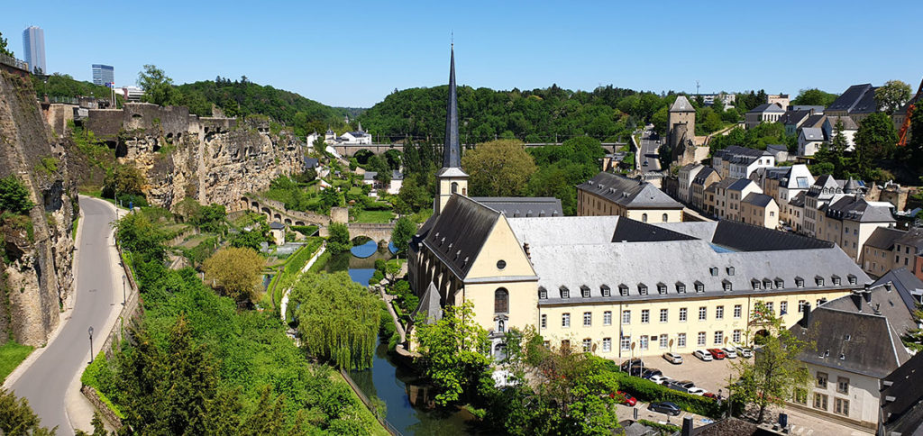 Städtetrip Luxemburg - Blick von der Cornice auf die Kasematten und die Unterstadt