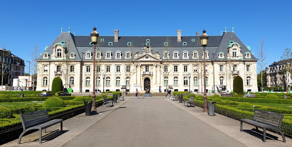 Städtetrip Luxemburg - Das Verwaltungsgebäude der Staatssparkasse am Place des Martyrs