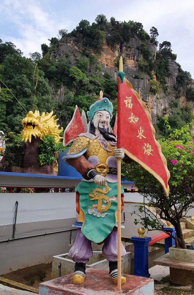 malaysia ipoh sehenswuerdigkeiten ling sen tong tempel statue