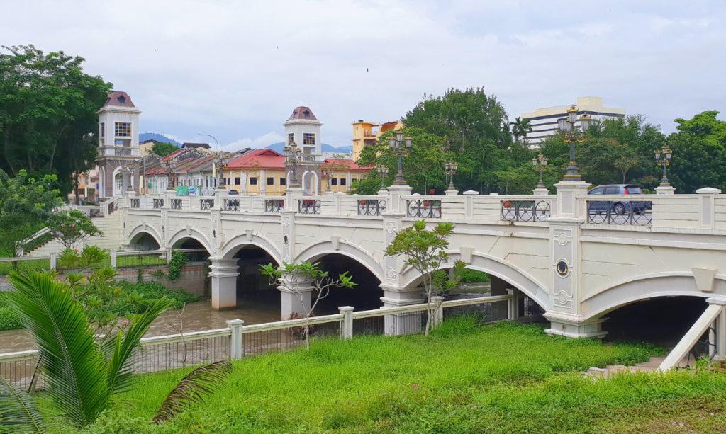 malaysia ipoh sehenswürdigkeiten stadtrundgang jambatan sultan iskandar brücke