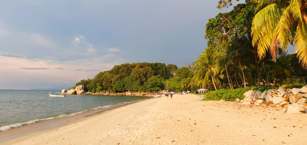 Malaysia George Town Penang Sehenswuerdigkeiten Batu Ferringhi Beach