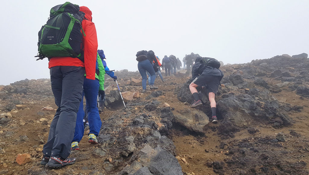 Neuseeland Reisetipps Tongariro Alpine Crossing Red Crater Aufstieg
