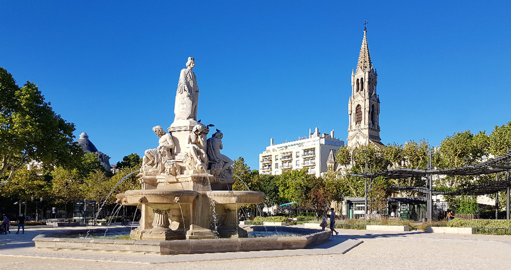 nimes fontaine pradier und eglise sainte perpetue
