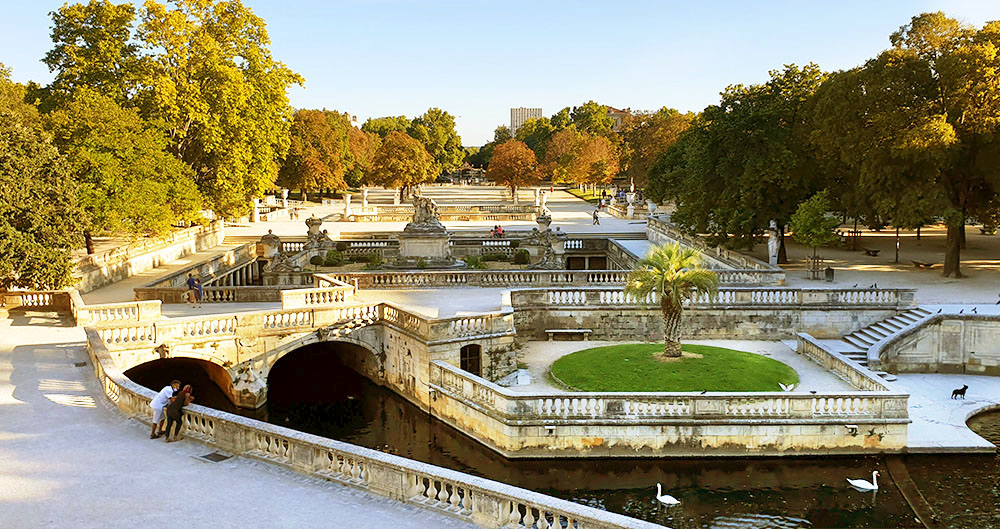 Brunnenanlage im Jardins de la Fontaine - Nimes