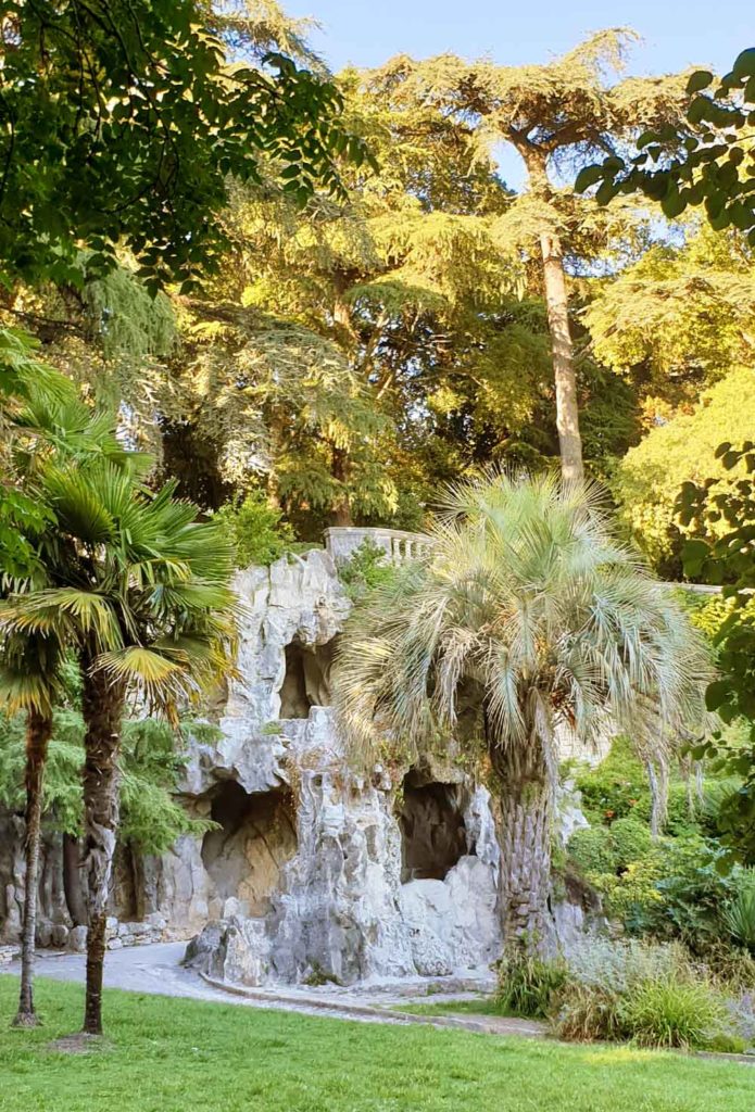 Grotte im Jardins de la Fontaine - Nimes