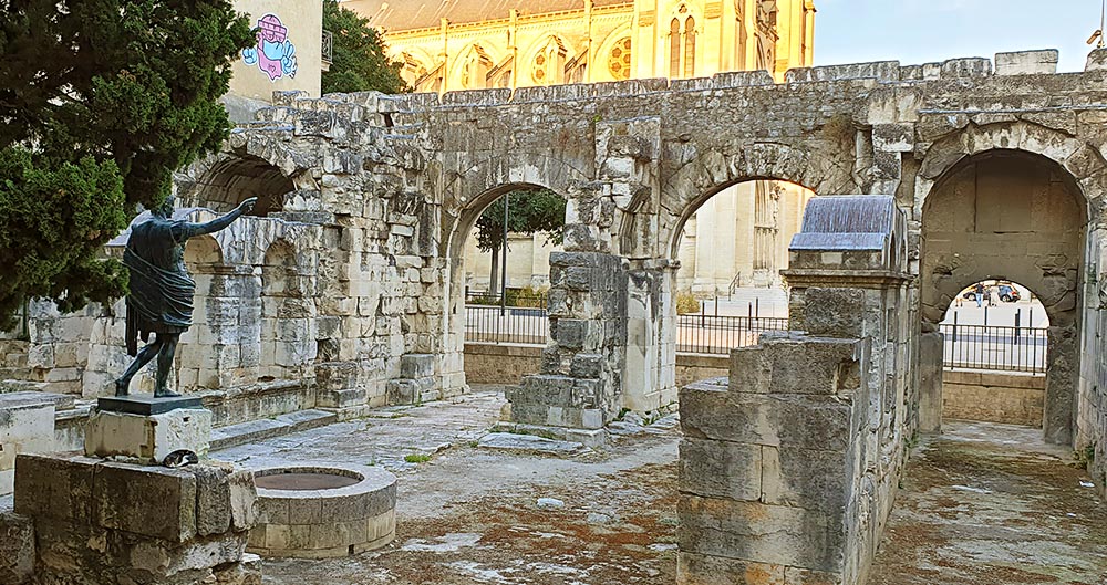Nimes Porte d'Auguste