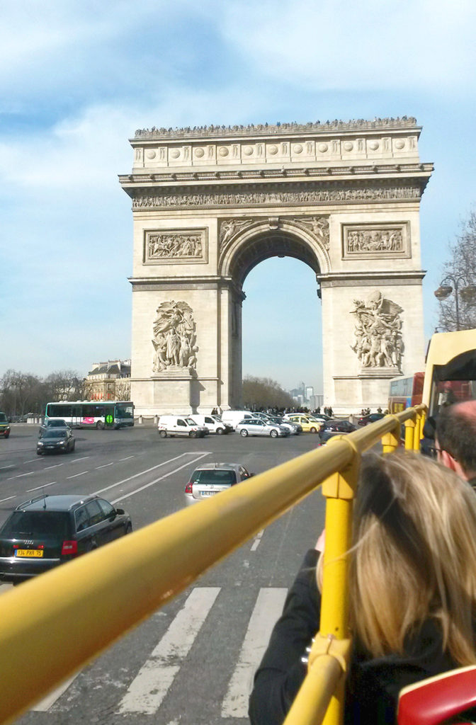 Unterwegs mit dem Hop on Hop off Bus in Paris