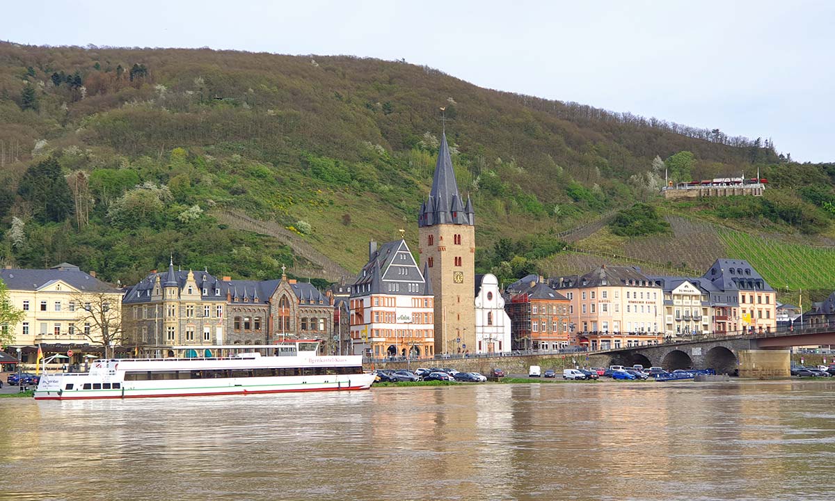 Aussicht auf Bernkastel-Kues und die Mosel