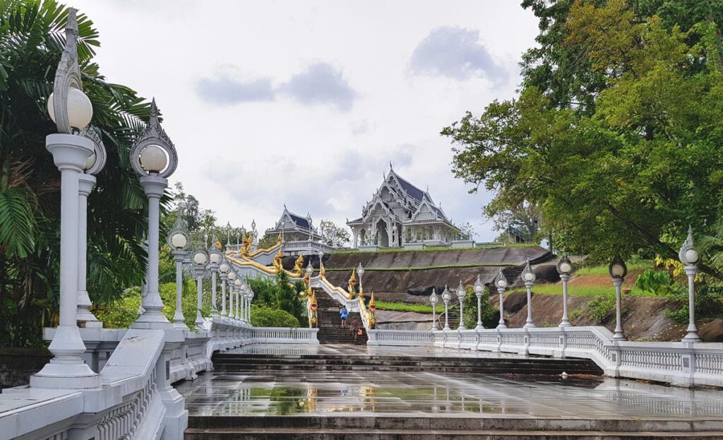 Wat Kaew Korawararam Tempel in Krabi Town