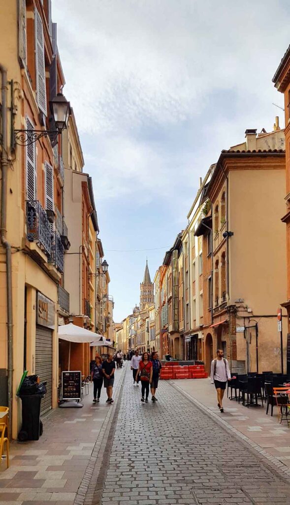 Toulouse Innenstadt mit Blick auf die Basilika Saint-Sernin