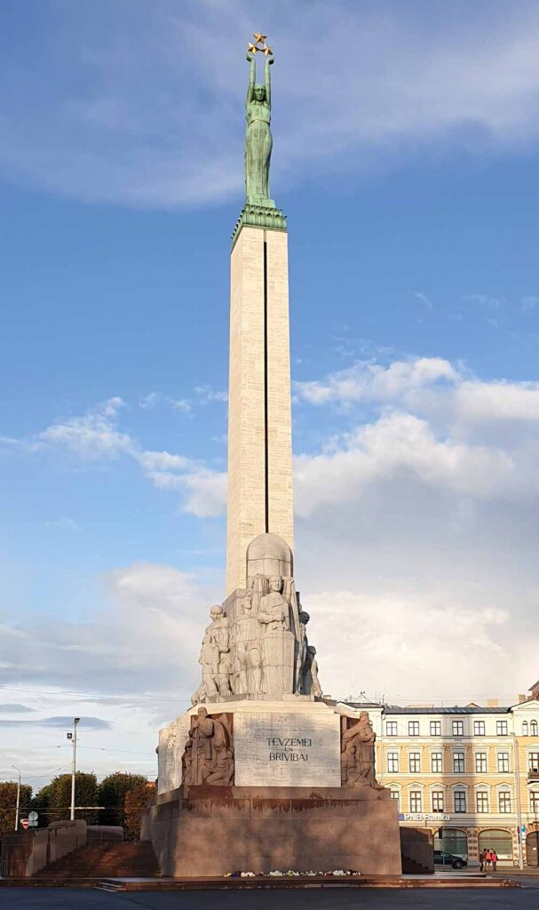 Freiheitsdenkmal auf dem Brīvības laukums in Riga