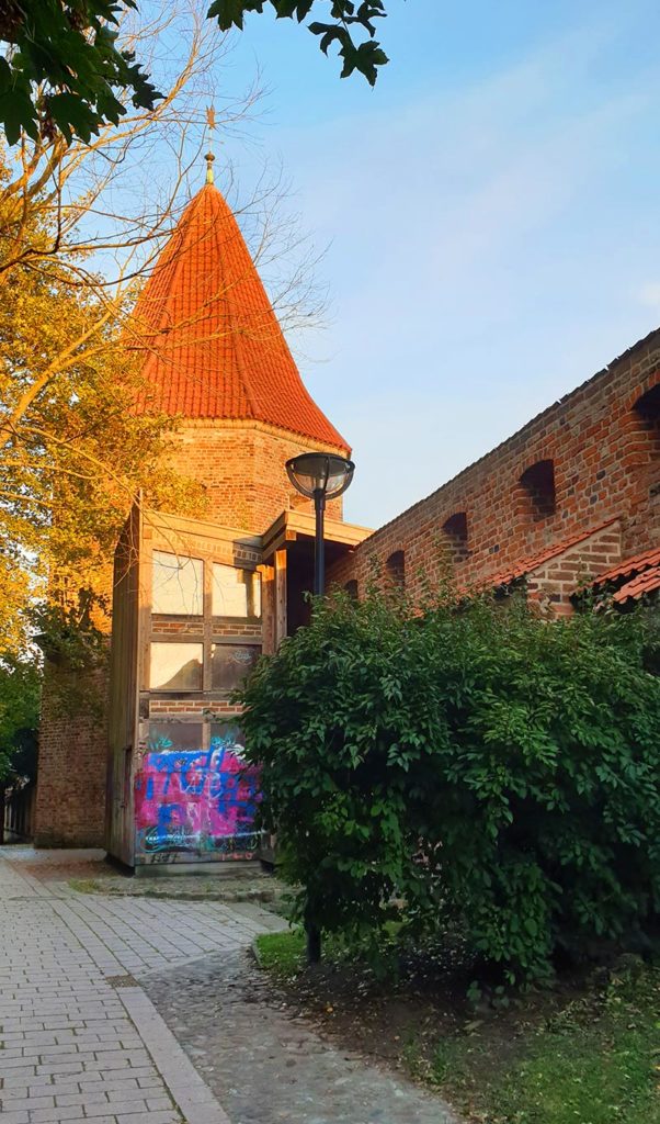 Rostock Stadtrundgang - Sehenswürdigkeiten Lagebuschturm Stadtmauer