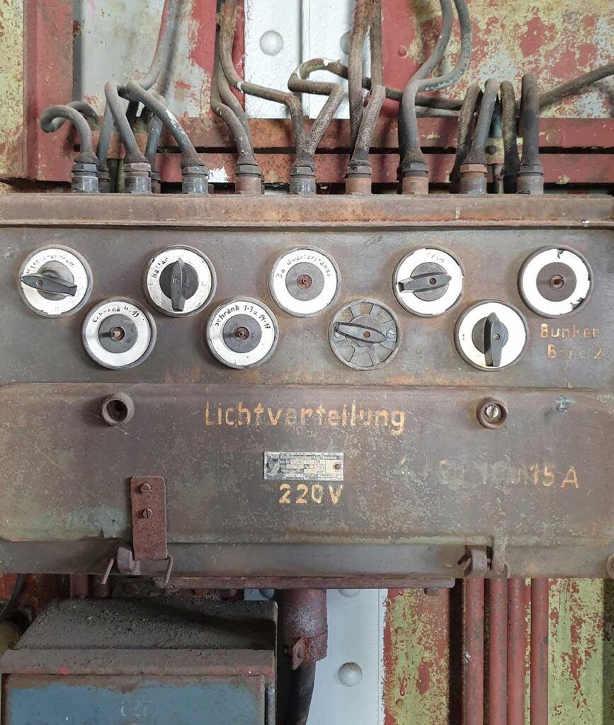 Alte Lichtverteilung in einem der Bagger in Ferropolis