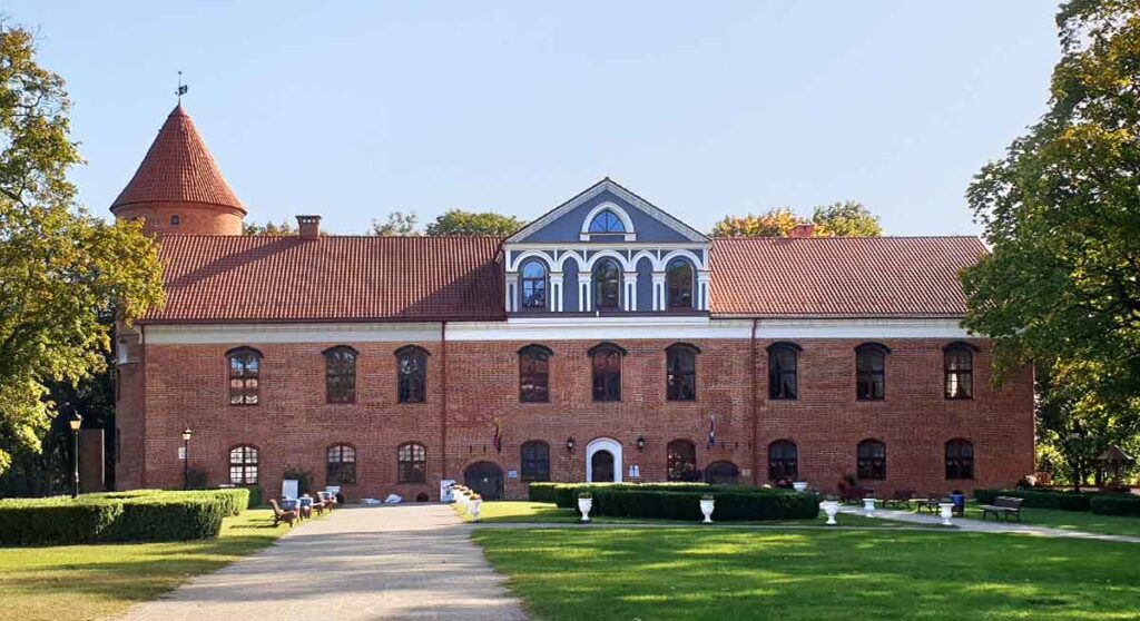 Schloss Raudondvaris in Litauen auf der Burgenstrasse zwischen Kaunas und Klaipeda