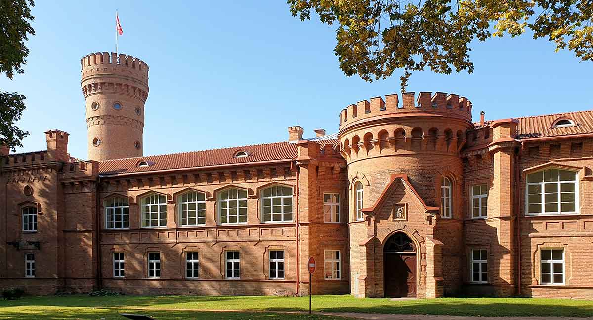 Schloss Raudone auf der Burgenstrasse in Litauen zwischen Kaunas und Klaipeda