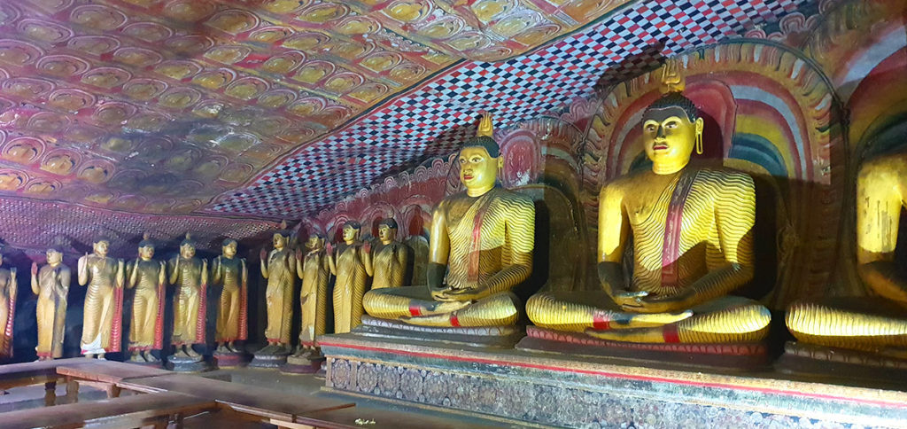 Sri Lanka Dambulla Höhlentempel Buddha Statuen