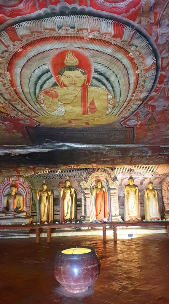 Sri Lanka Dambulla Höhlentempel Wandmalerei Buddha