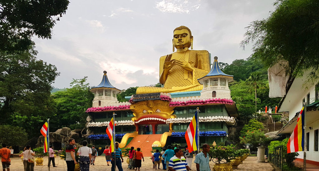 Sri Lanka Dambulla Höhlentempel Goldener Tempel