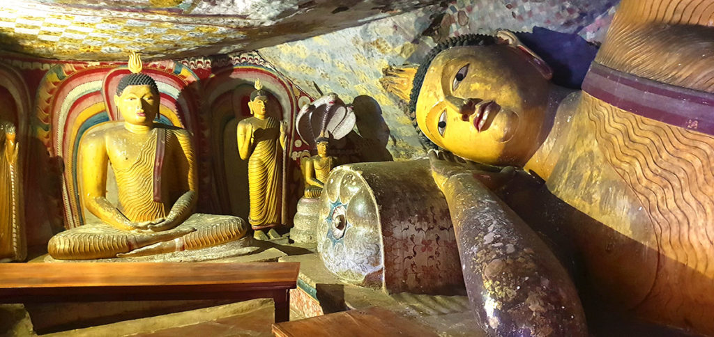 Sri Lanka Dambulla Höhlentempel liegender Buddha