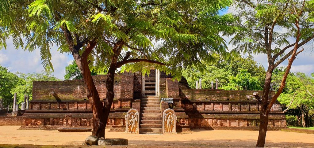 Sri Lanka Polonnaruwa Maenik Vehera